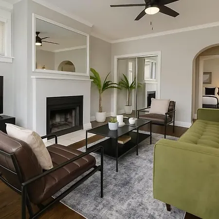 Relaxing Lakeview Escape 2Br Apartment - Roscoe 35-2N